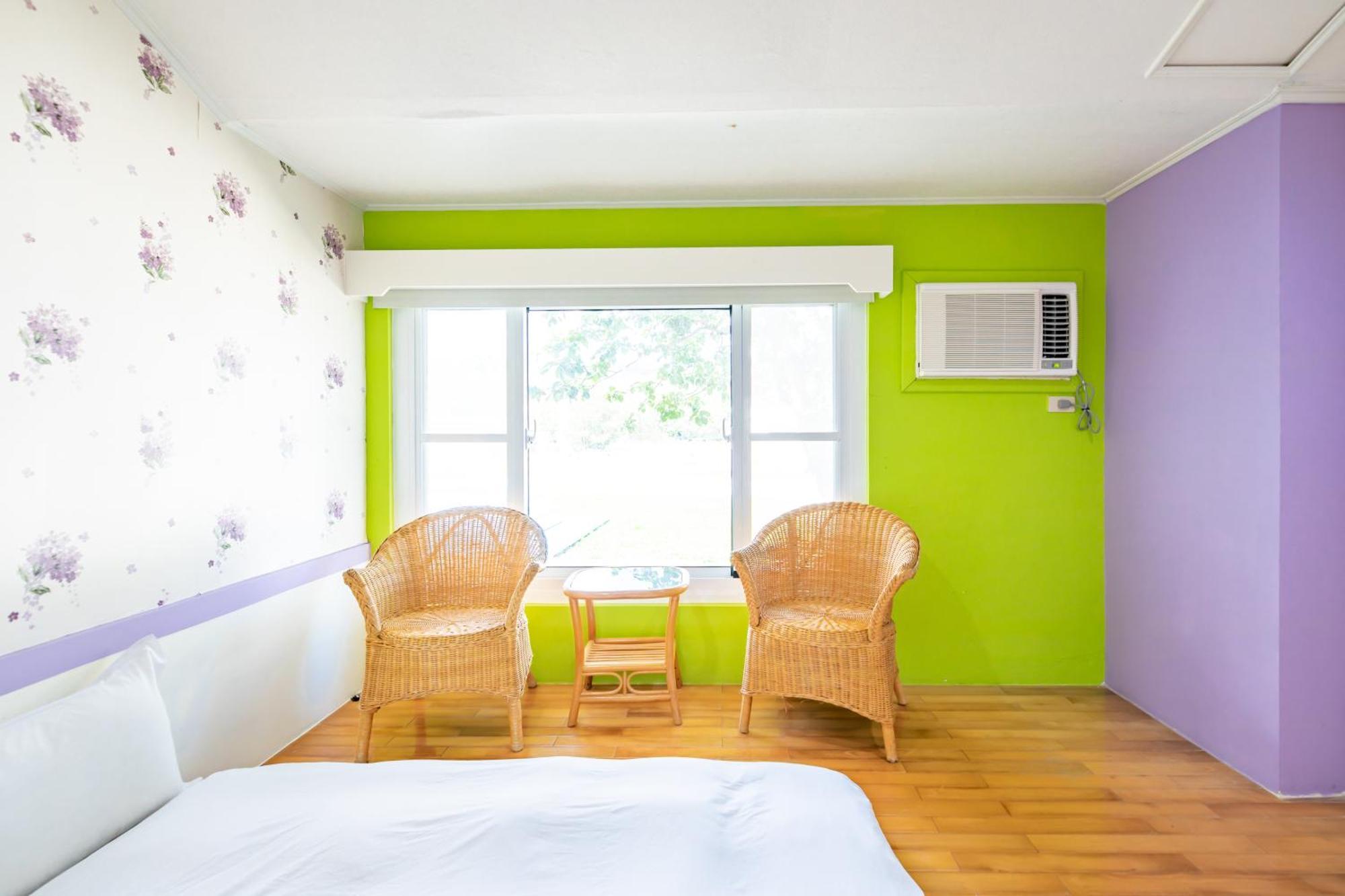 Lovestar Lakeside Hotel - Stars Building Nanwan Room photo
